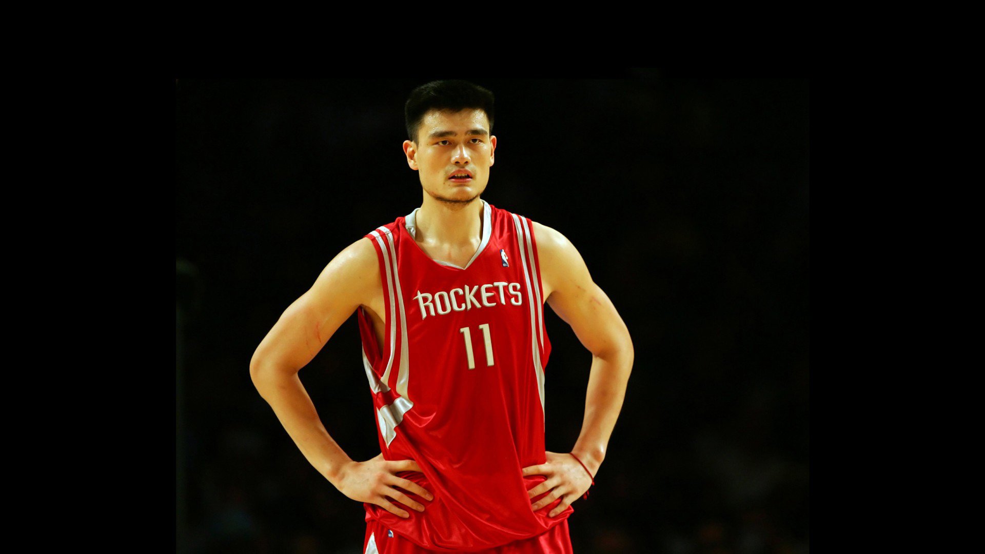 萨拉赫空降雄鹿赛场却遭败北，足球巨星跨界NBA，是噱头还是救星？